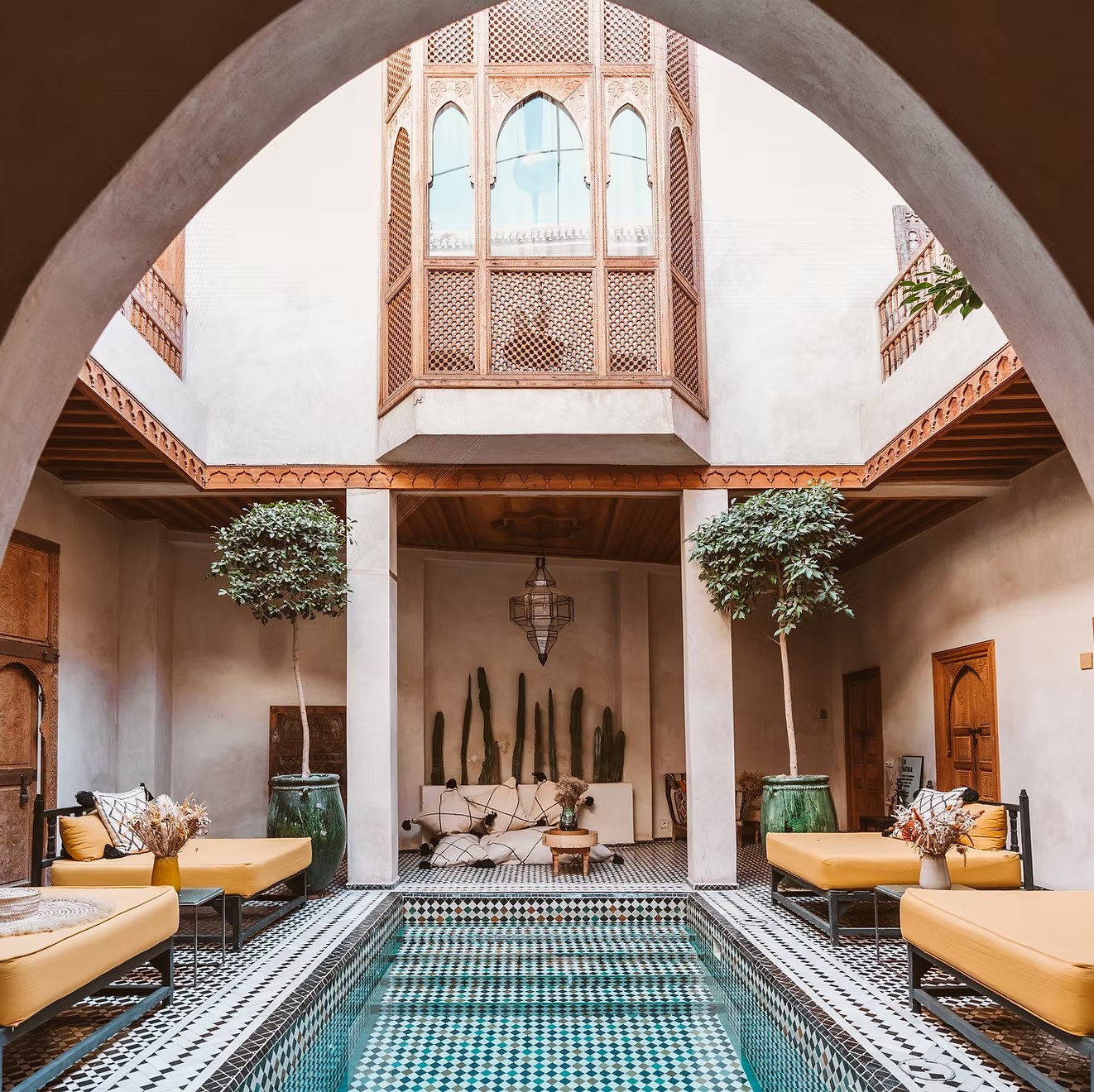 Riad BE Marrakech — white courtyard boutique riad in Mouassine